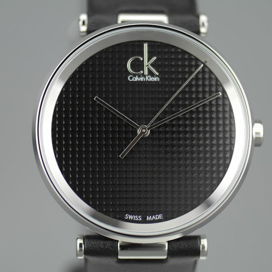 Calvin Klein Sight Quartz Reloj de pulsera suizo con esfera negra y correa de cuero