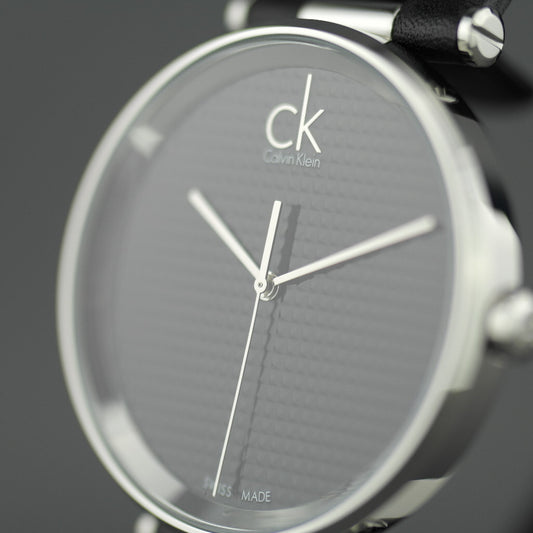 Calvin Klein Sight Quartz Reloj de pulsera suizo con esfera negra y correa de cuero