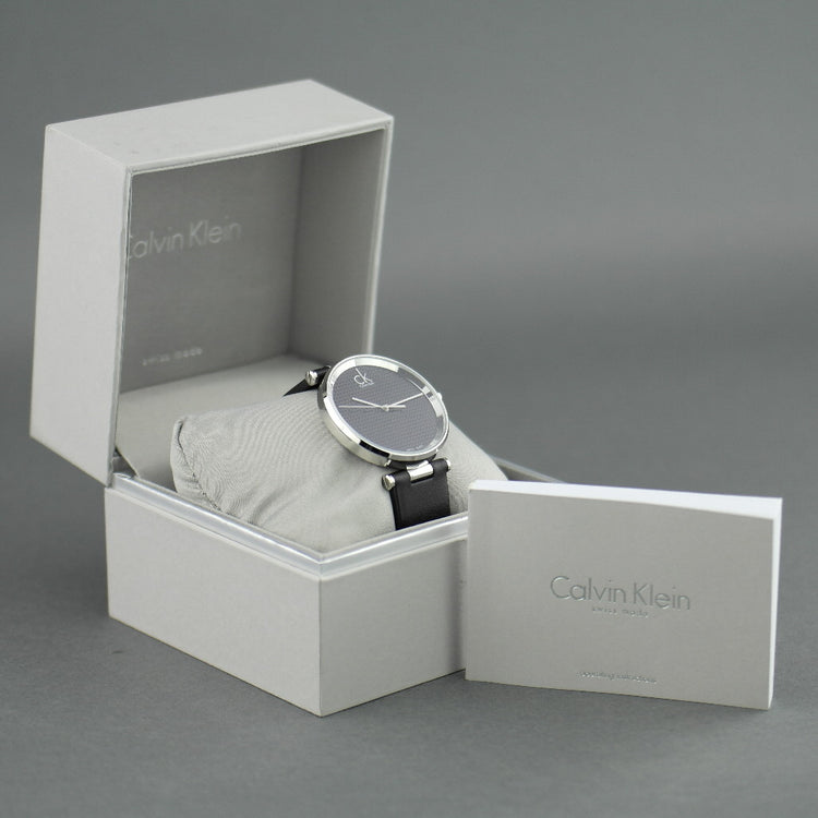 Calvin Klein Sight Quartz Reloj de pulsera suizo con esfera negra y correa de cuero