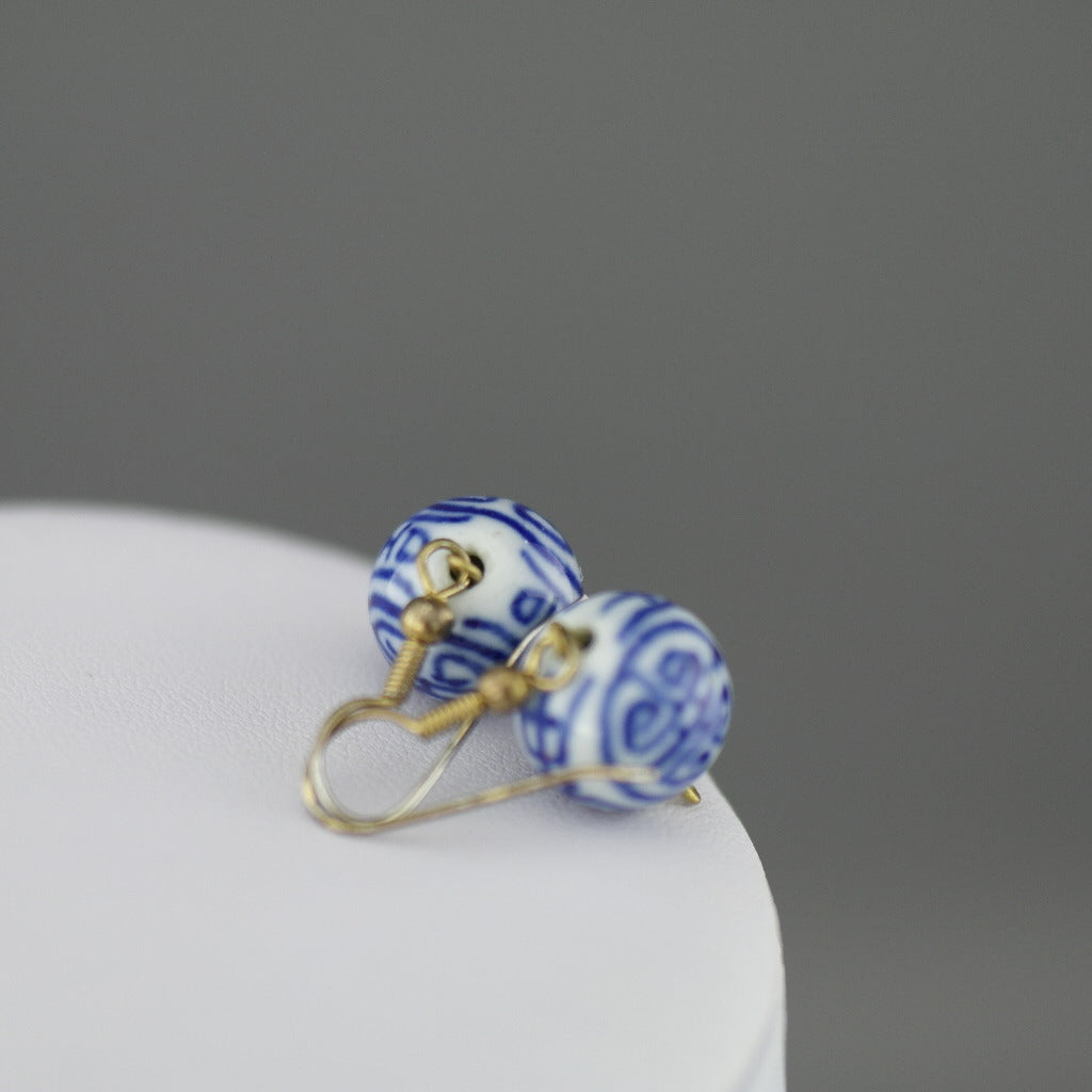 Vintage Chinese knotted porcelain graduated bead necklace 25" filigree clasp and earrings