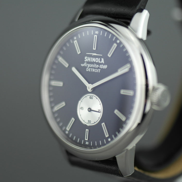 Reloj de pulsera Shinola The Runwell con esfera negra y correa de cuero 