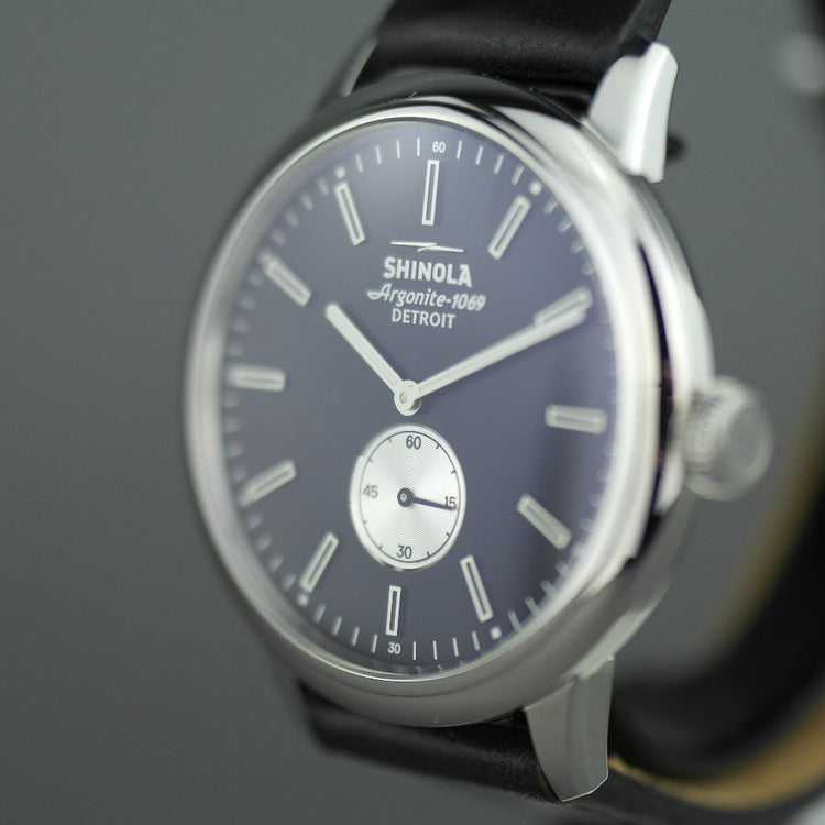 Shinola The Runwell Armbanduhr mit schwarzem Zifferblatt und Lederarmband 