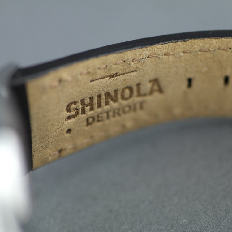 Shinola The Runwell Armbanduhr mit schwarzem Zifferblatt und Lederarmband 