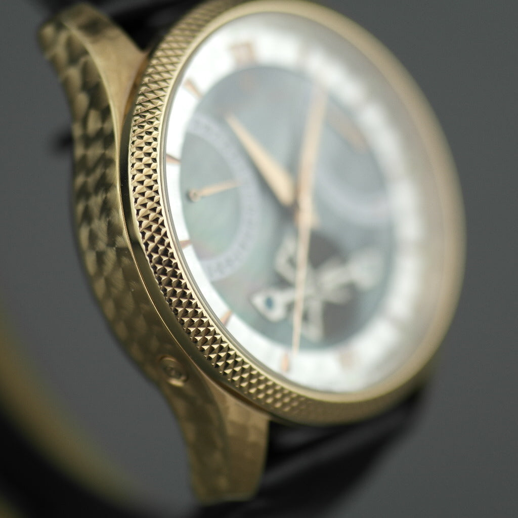Constantin Weisz klassische automatische Armbanduhr mit offenem Herzen und 38 Steinen