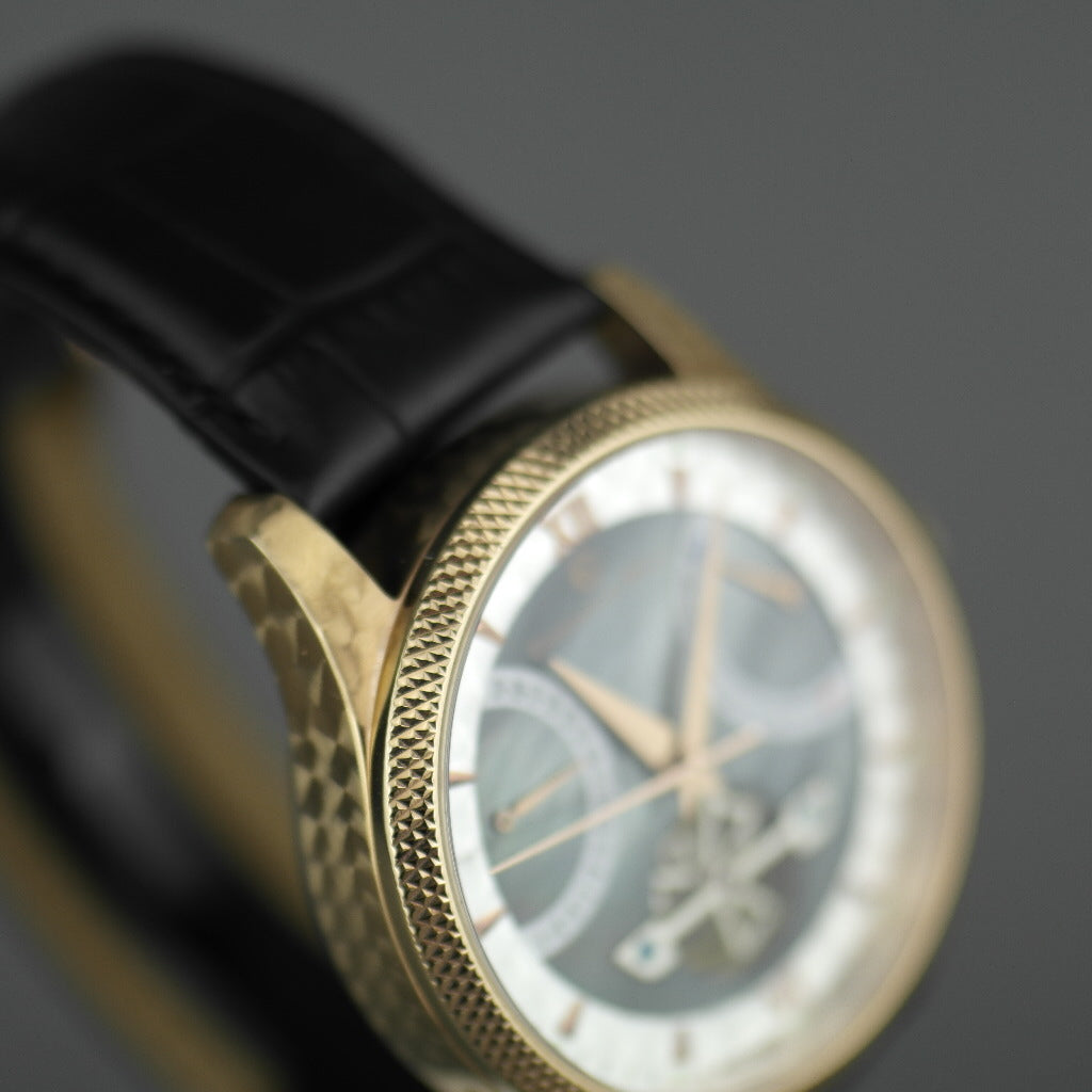 Constantin Weisz klassische automatische Armbanduhr mit offenem Herzen und 38 Steinen