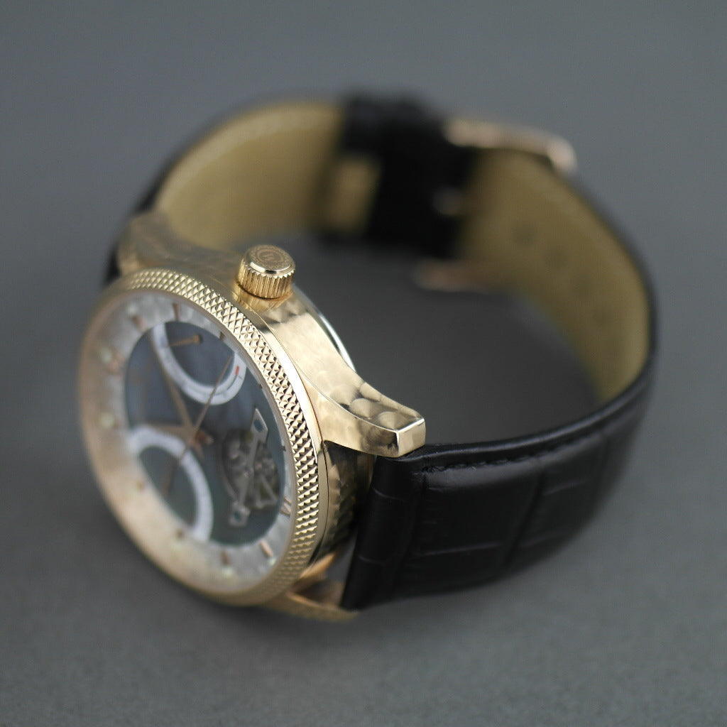 Constantin Weisz klassische automatische Armbanduhr mit offenem Herzen und 38 Steinen