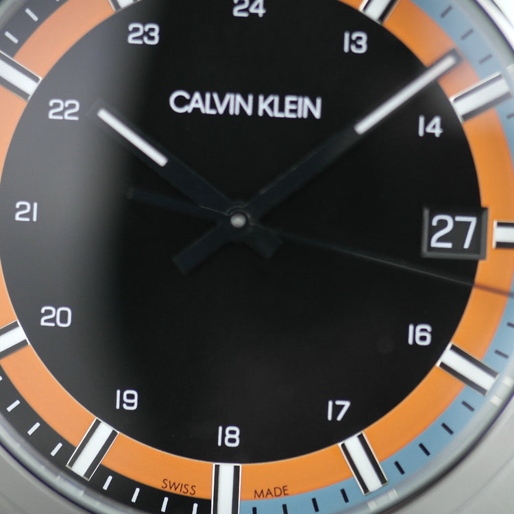 Calvin Klein Herrenarmbanduhr im Schweizer Retro-Stil mit schwarzem Lederarmband