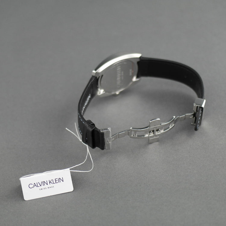 Calvin Klein Herrenarmbanduhr im Schweizer Retro-Stil mit schwarzem Lederarmband