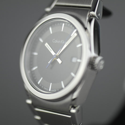 Calvin Klein Step Armbanduhr mit schwarzem Zifferblatt und Datum