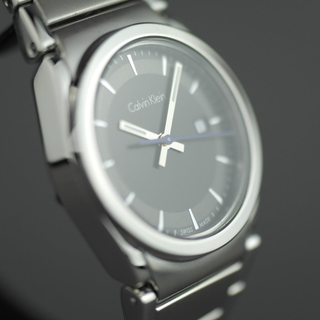 Calvin Klein Step Armbanduhr mit schwarzem Zifferblatt und Datum