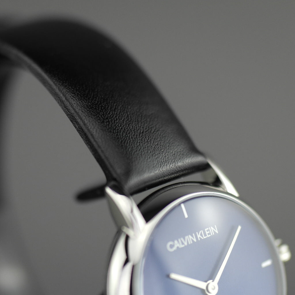 Calvin Klein Established Armbanduhr mit blauem Zifferblatt