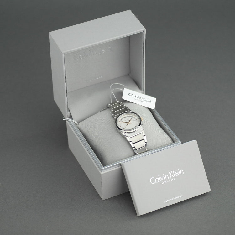 Calvin Klein Step Armbanduhr mit silbernem Zifferblatt und Datum