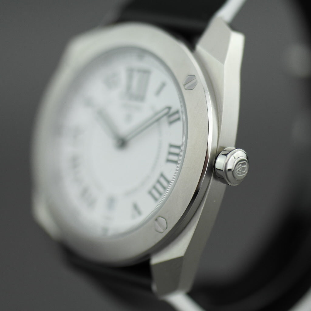 DWISS Limited Edition Swiss quartz white dial wristwatch 40mm