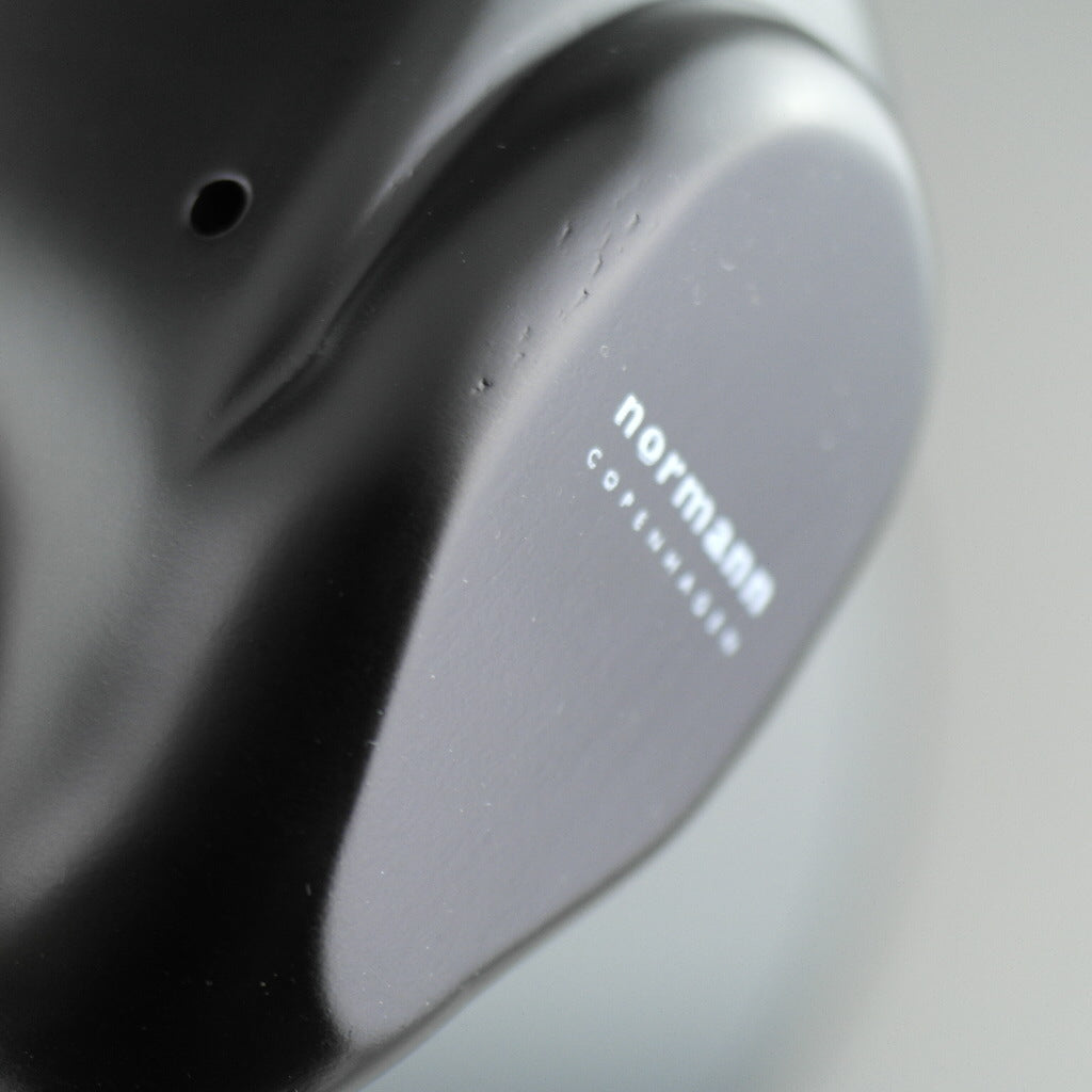 Figura decorativa Normann Copenhagen Happy Whale de Jonas Wagell