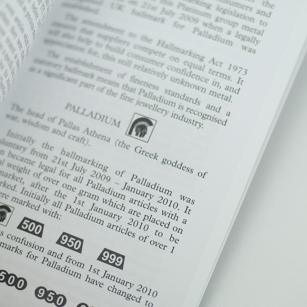 Bradbury's Book of Hallmarks: Ein Leitfaden zu Herkunftszeichen für englisches, schottisches und irisches Silber, Gold, Platin, Palladium und ausländisches