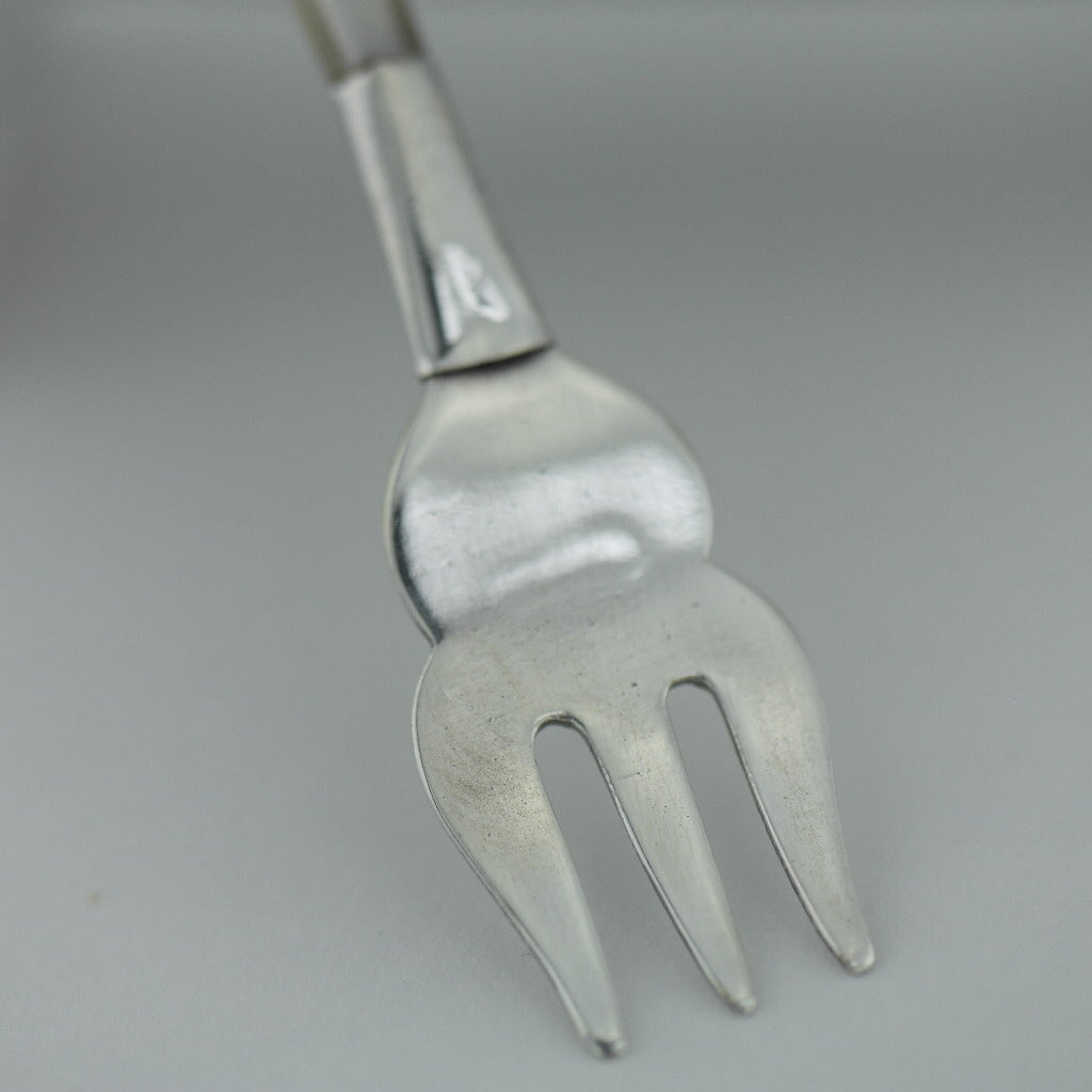 Antique silver plated fork with Nacre / Mother of pearl handle British Empire