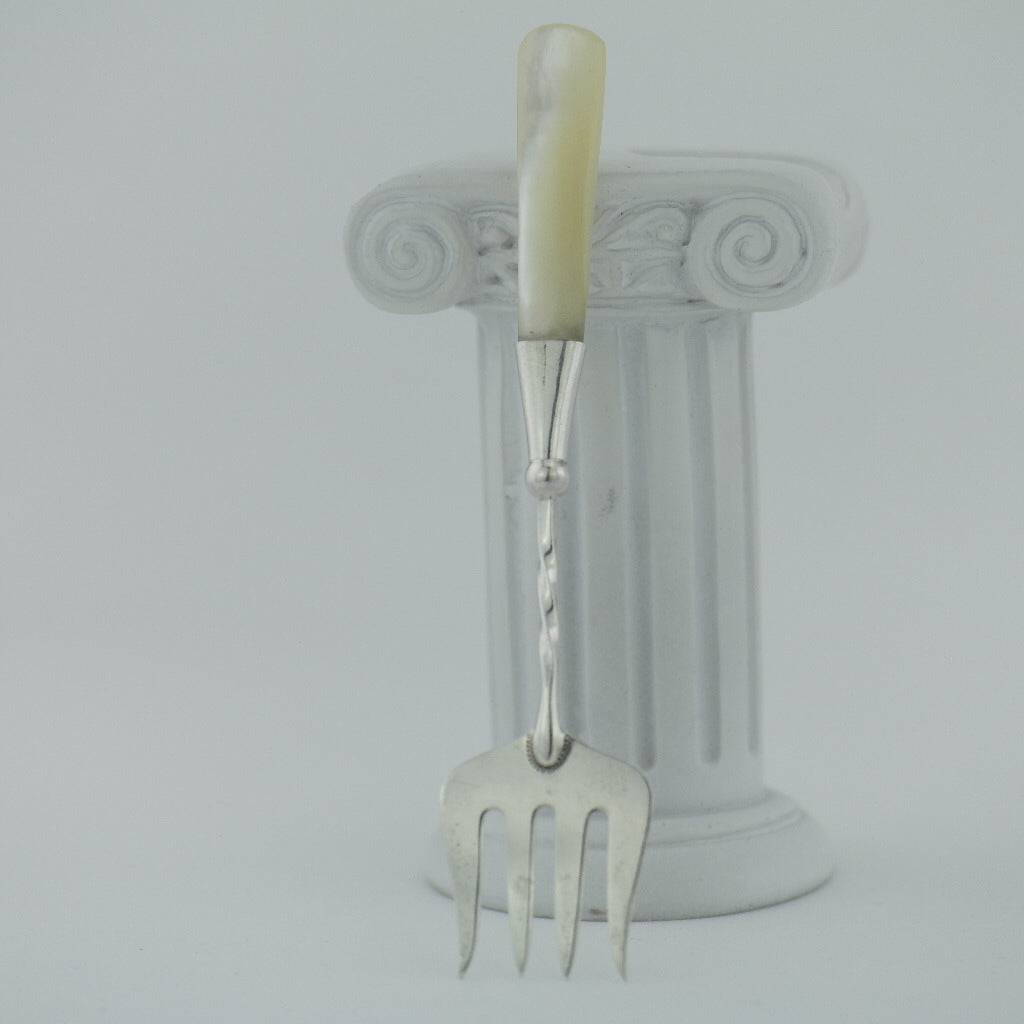 Antike Gabel aus Sterlingsilber von 1923 mit Perlmutt-/MOP-Griff, Birmingham