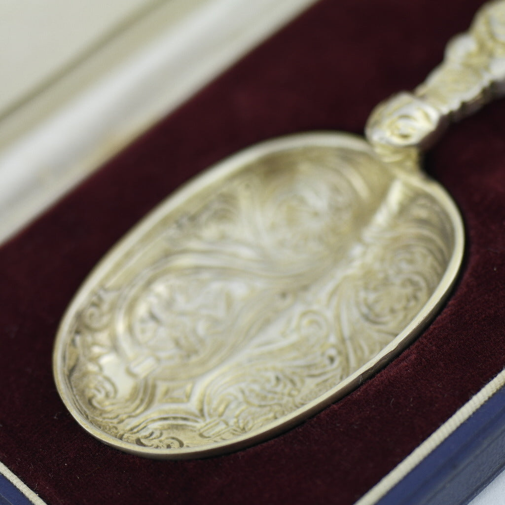 Antigua cuchara de unción de plata maciza de 1936 de 245 mm fabricada por Charles Edwin Turner en Birmingham