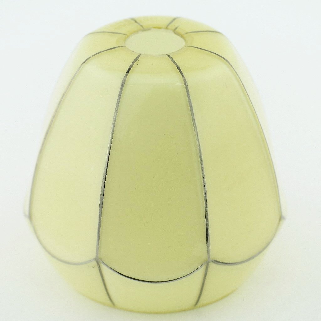 Böhmischer antiker Lampenschirm aus Milchglas, hergestellt in der Tschechoslowakei in den 1920er Jahren