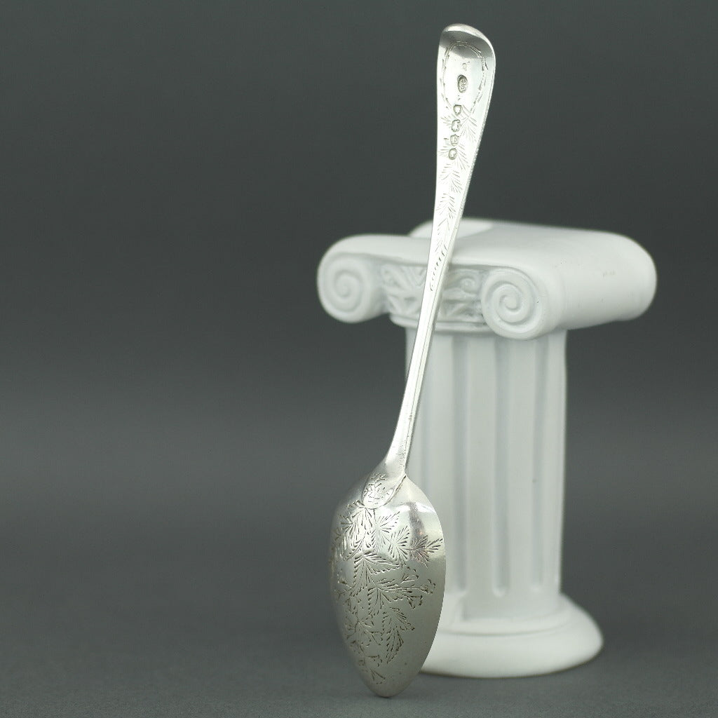 Cuchara antigua adornada de plata de ley de 1880 London Atkin Brothers