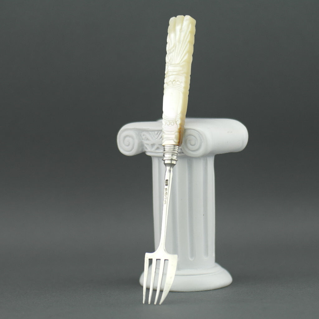 Antike Gabel aus Sterlingsilber aus dem Jahr 1838 mit Perlmutt-MOP-Griff, Birmingham 