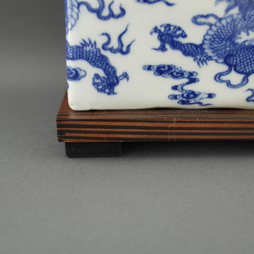 Ralph Lauren Chinese Porcelain Dragon Blue & White Meredith Table Lamp