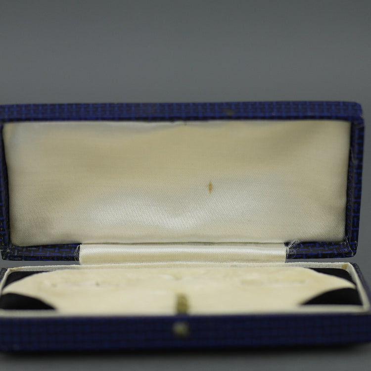 Antike Box für ein Set aus Manschettenknöpfen und Ohrsteckern, hergestellt im britischen Empire