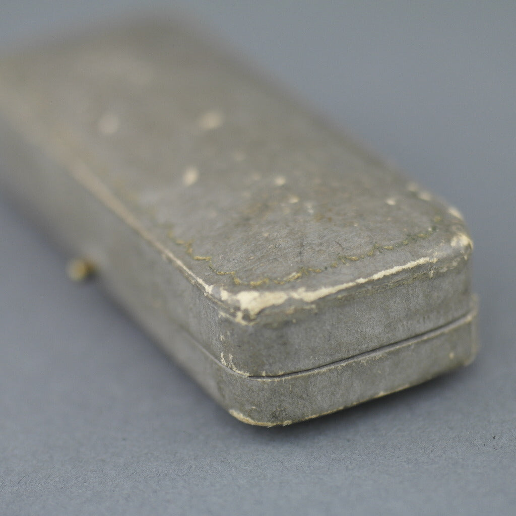 Caja antigua para broche hecha en el Londres del Imperio Británico para Mikara Pearl Company