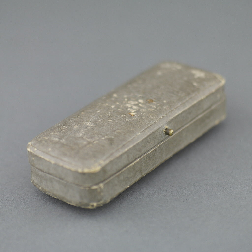 Caja antigua para broche hecha en el Londres del Imperio Británico para Mikara Pearl Company