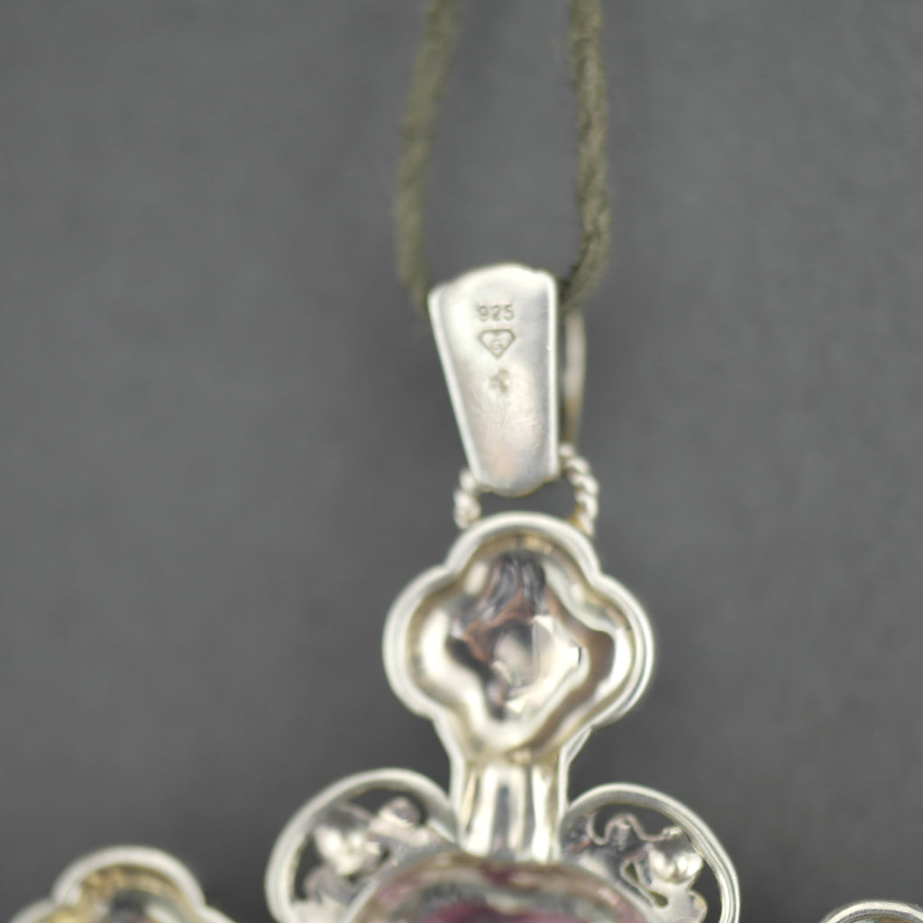 Cruz vintage de plata de primera ley bañada en oro con piedras de topacio y marcasita
