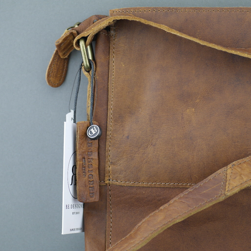 Danish Design Re Designed EST 2003 Umhängetasche aus echtem Leder