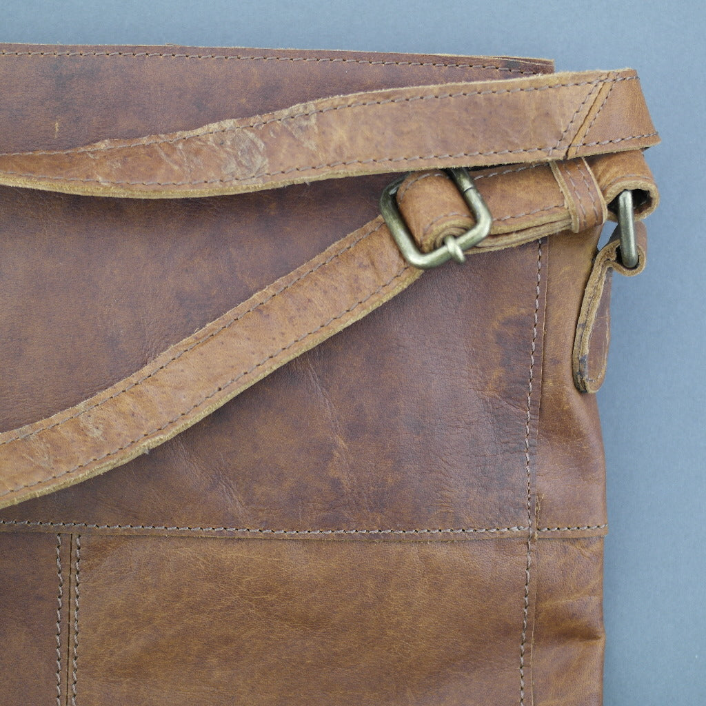 Bolso de hombro de cuero genuino Danish Design Re Diseñado EST 2003