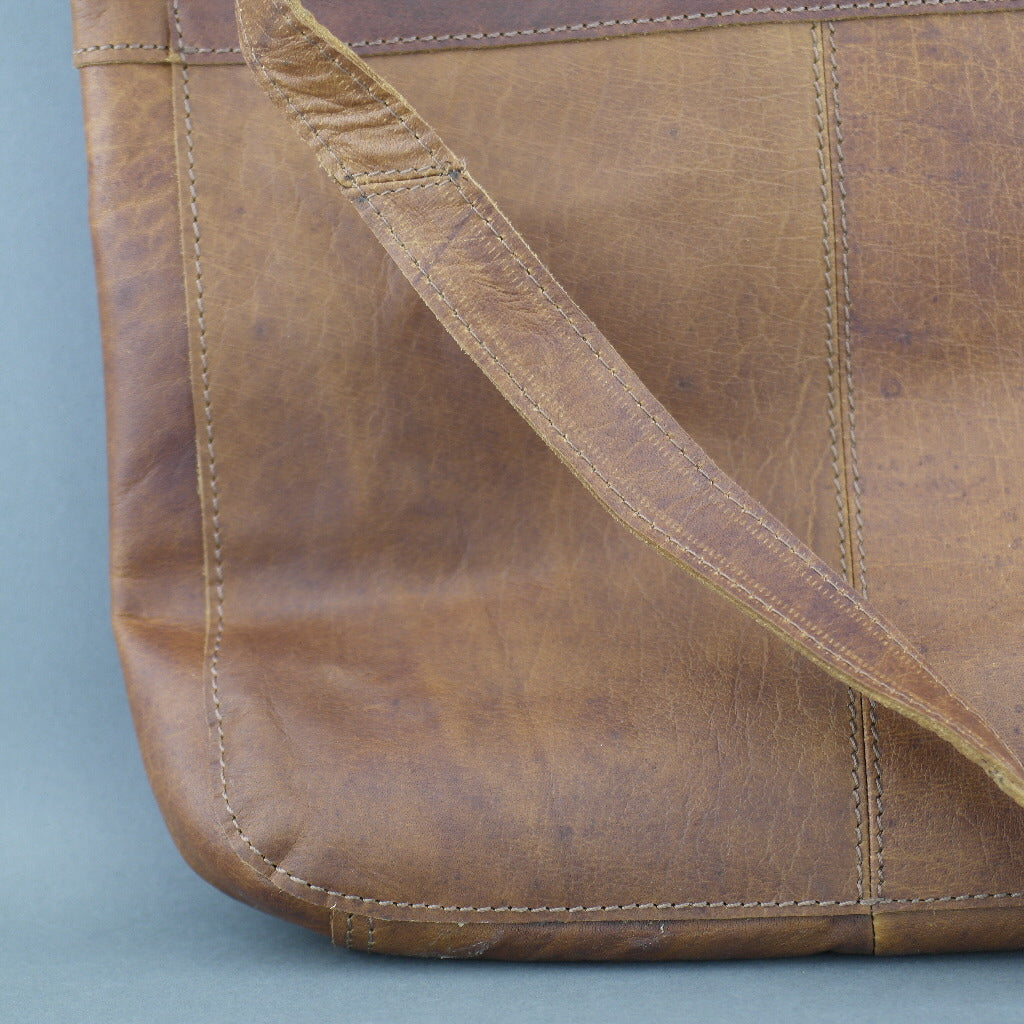 Bolso de hombro de cuero genuino Danish Design Re Diseñado EST 2003