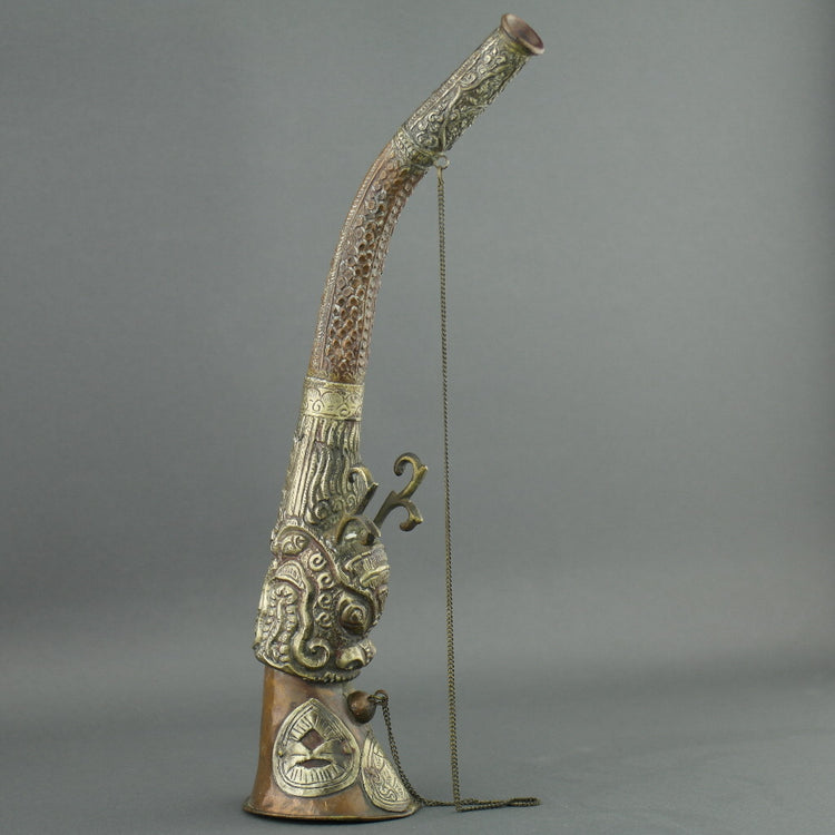 Chinesisches rituelles Drachenhorn als Wanddekoration im antiken Stil 