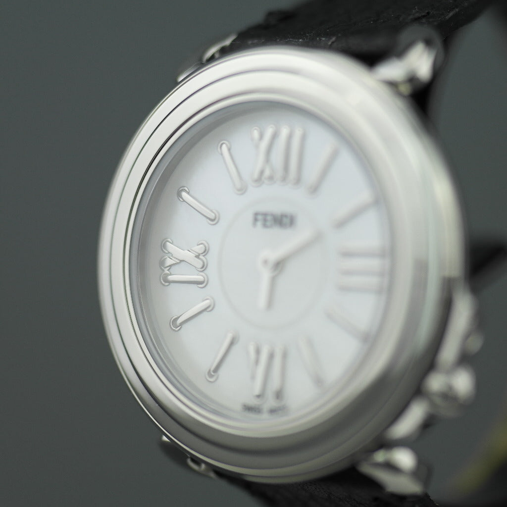 Fendi Selleria Schweizer Armbanduhr mit Perlmuttzifferblatt und Lederarmband