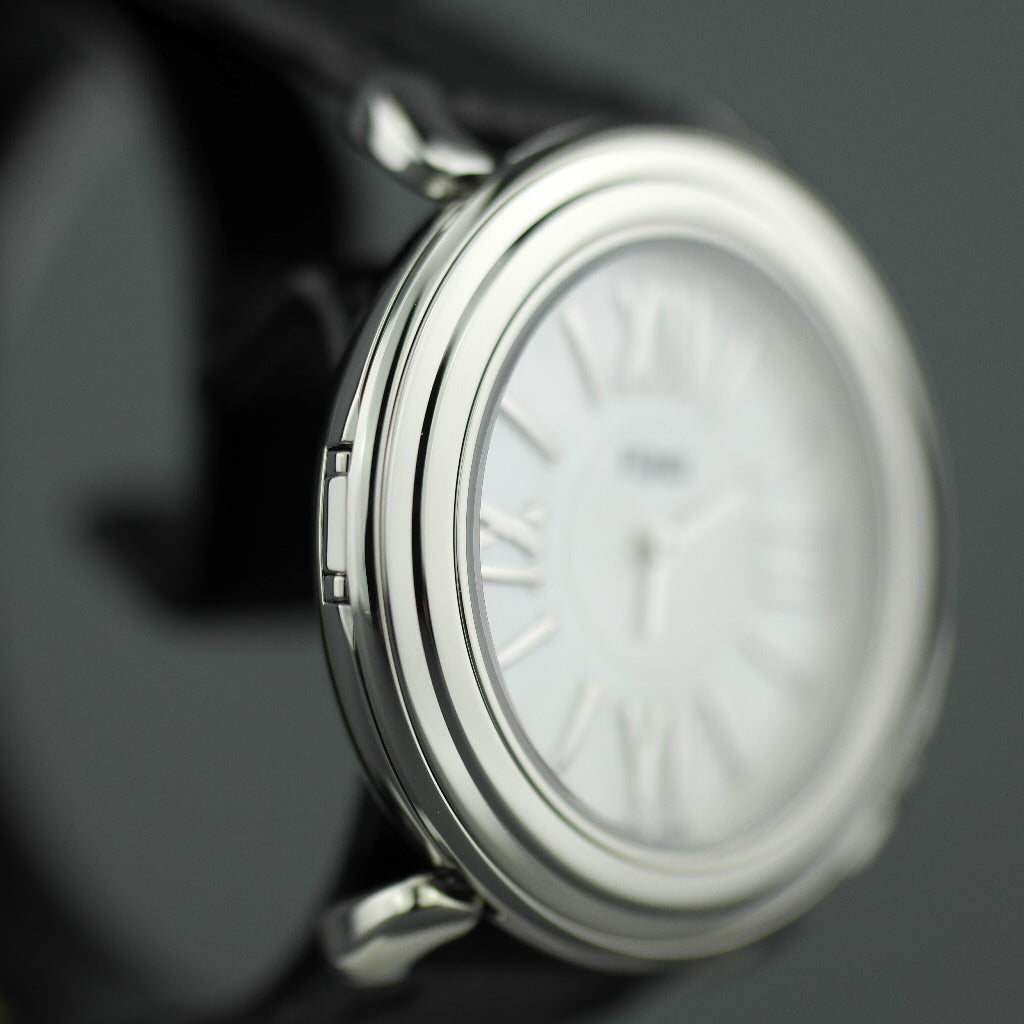 Fendi Selleria Schweizer Armbanduhr mit Perlmuttzifferblatt und Lederarmband