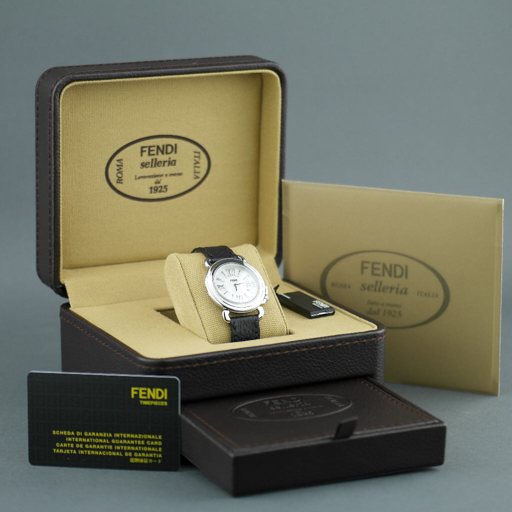 Fendi Selleria Schweizer Armbanduhr mit Perlmuttzifferblatt und Lederarmband