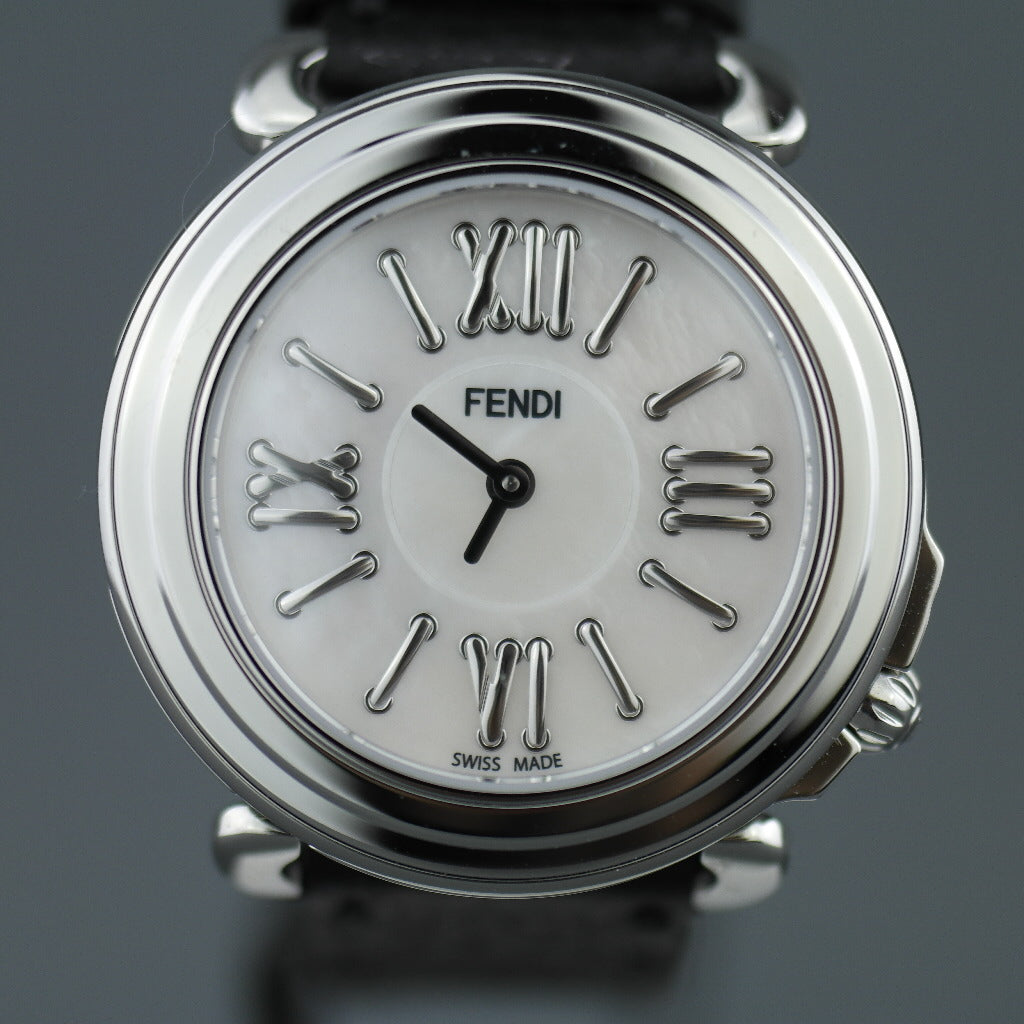 Fendi Selleria Schweizer Armbanduhr mit Perlmuttzifferblatt und Lederarmband
