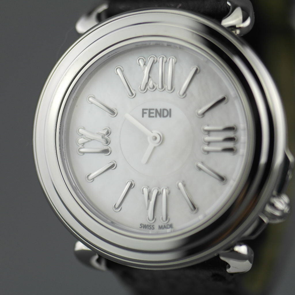 Fendi Selleria Schweizer Armbanduhr mit Perlmuttzifferblatt und Lederarmband