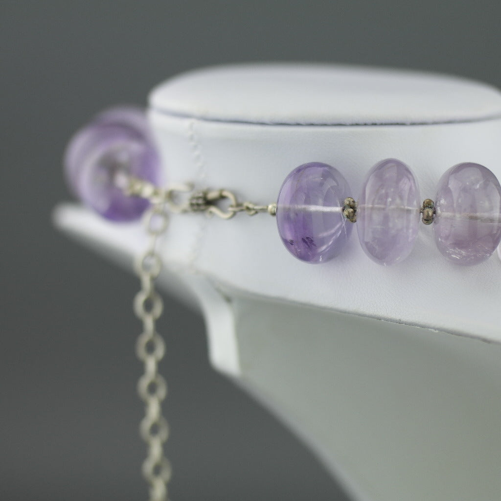 Stilvolle, riesige Silberkette mit Kristallperlen im Lila-Amethyst-Stil