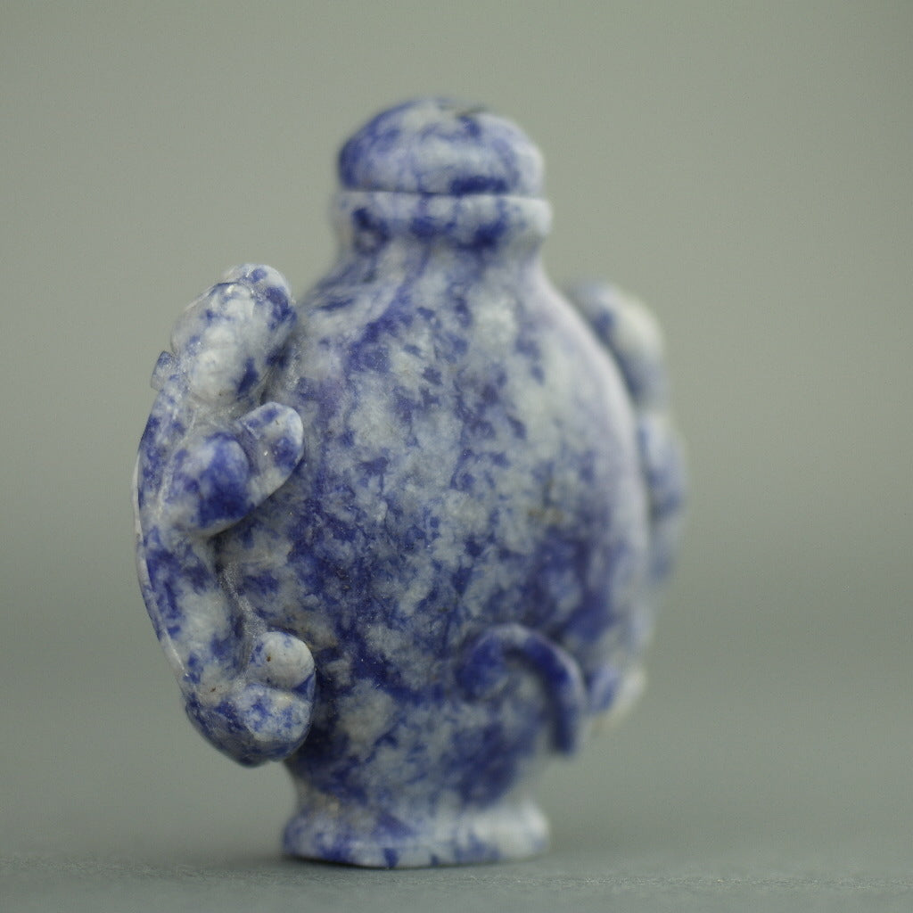 Impresionante botella de rapé de lapislázuli con leopardos