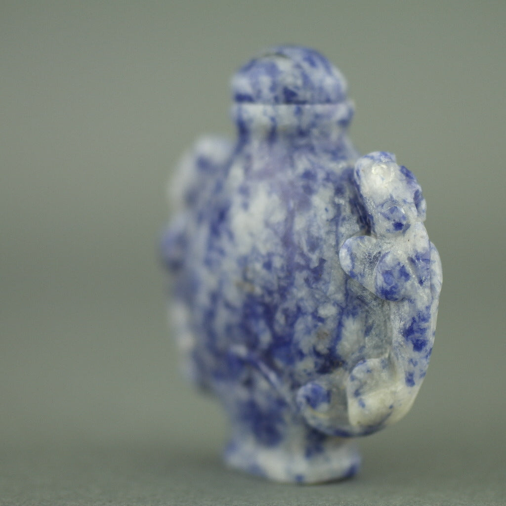 Impresionante botella de rapé de lapislázuli con leopardos