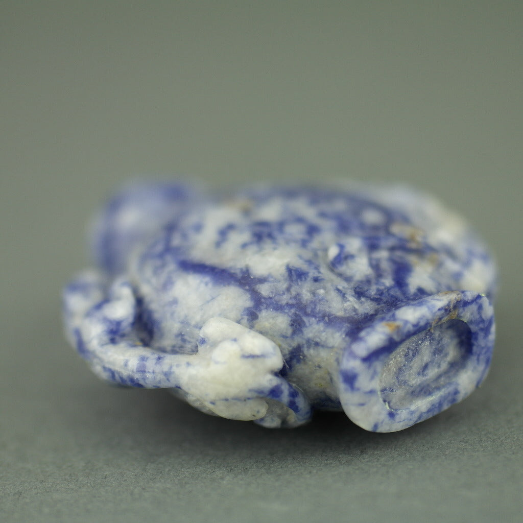 Impresionante botella de rapé de lapislázuli con leopardos