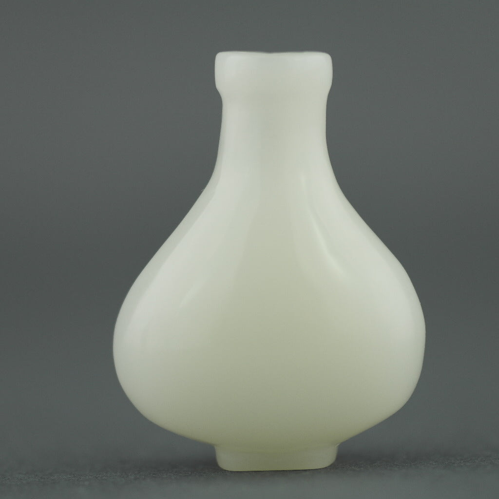 Collectible white Jade snuff bottle