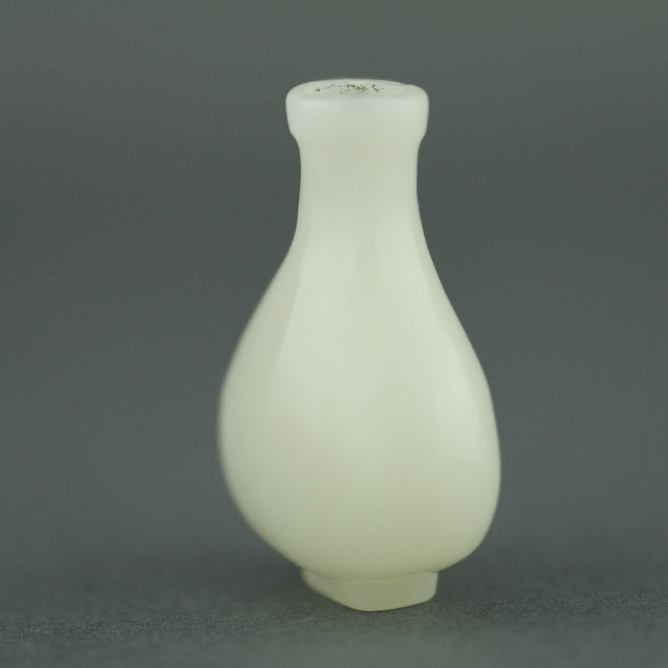 Collectible white Jade snuff bottle