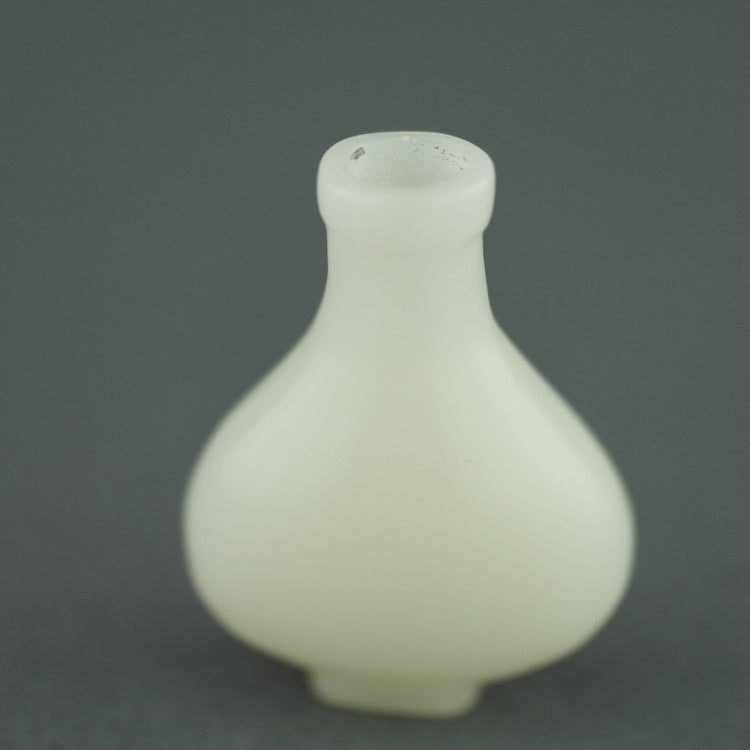 Collectible white Jade snuff bottle