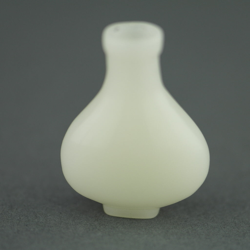 Collectible white Jade snuff bottle
