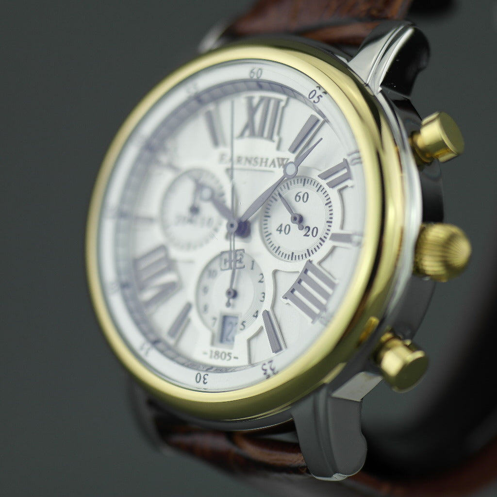 Thomas Earnshaw Longcase 43 Reloj de pulsera de cuarzo fabricado en Suiza con correa de cuero marrón 