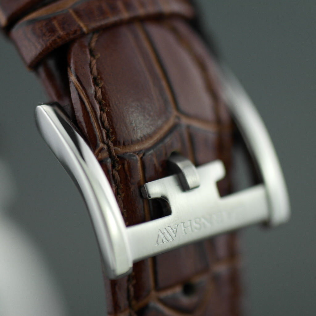 Thomas Earnshaw Longcase 43 Reloj de pulsera de cuarzo fabricado en Suiza con correa de cuero marrón 