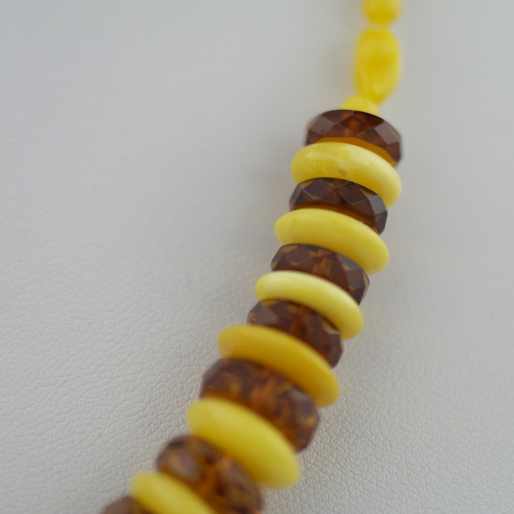 Elegante collar de cuentas en forma de ámbar báltico genuino alemán